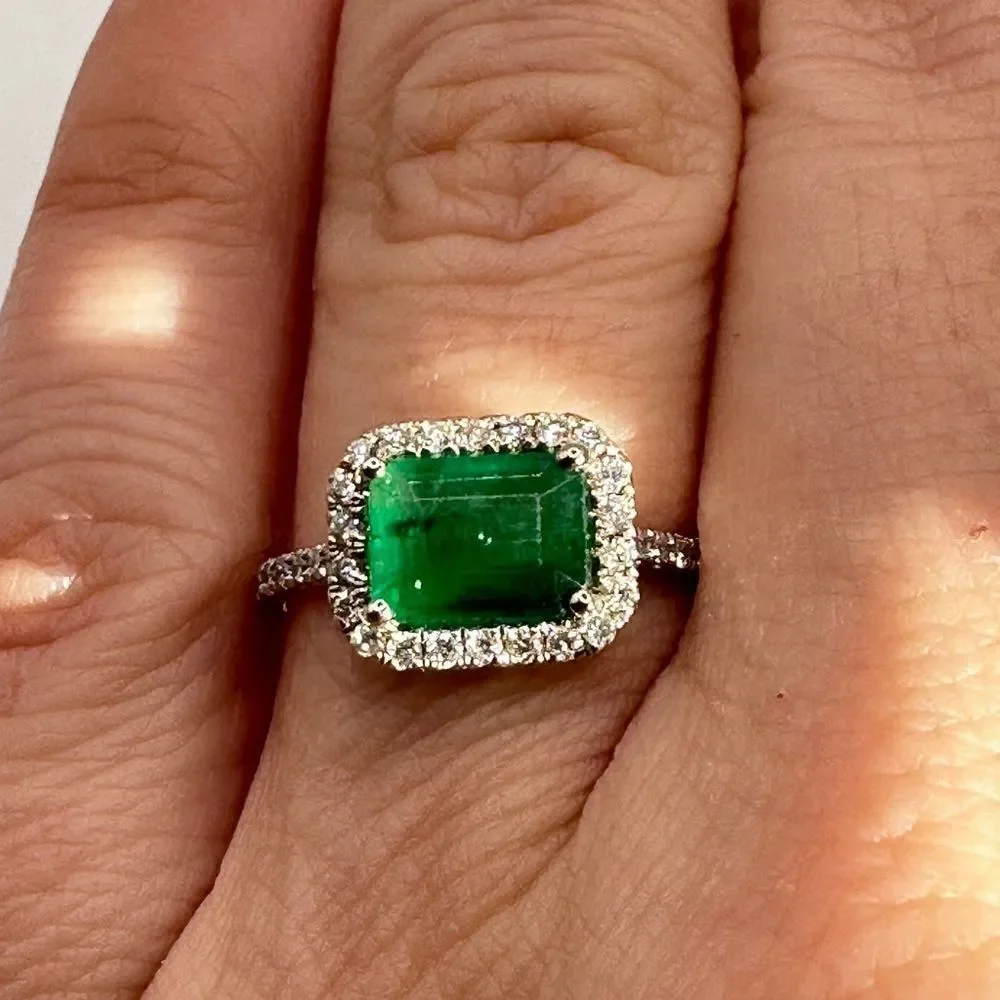 NWT 1.21ct emerald with‎ halo of diamonds all set in 14k white gold!